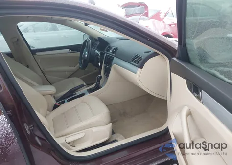 2013 Volkswagen Passat 2.5L Se z USA, uszkodzony, nr VIN 1VWBP7A35DC146255